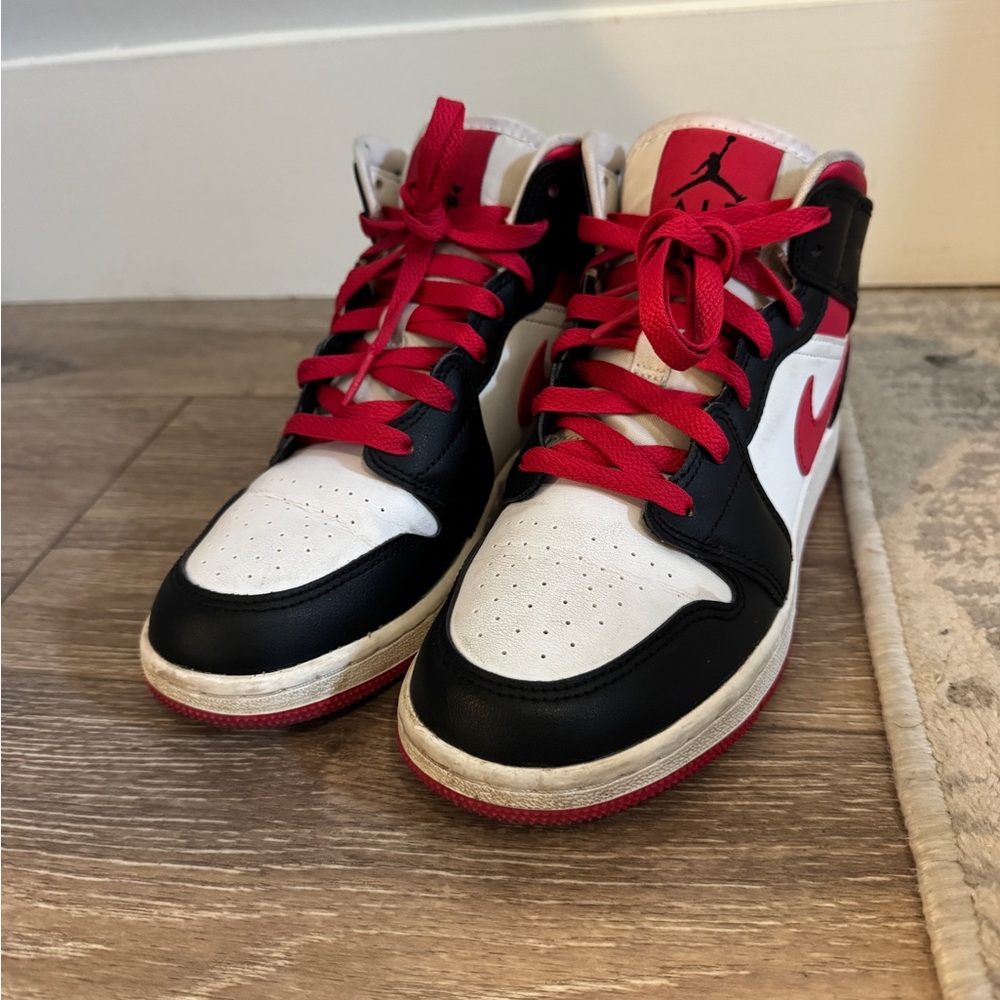 Boys USED Jordan 1 Mid "Very Berry" Black/Very Berry-White